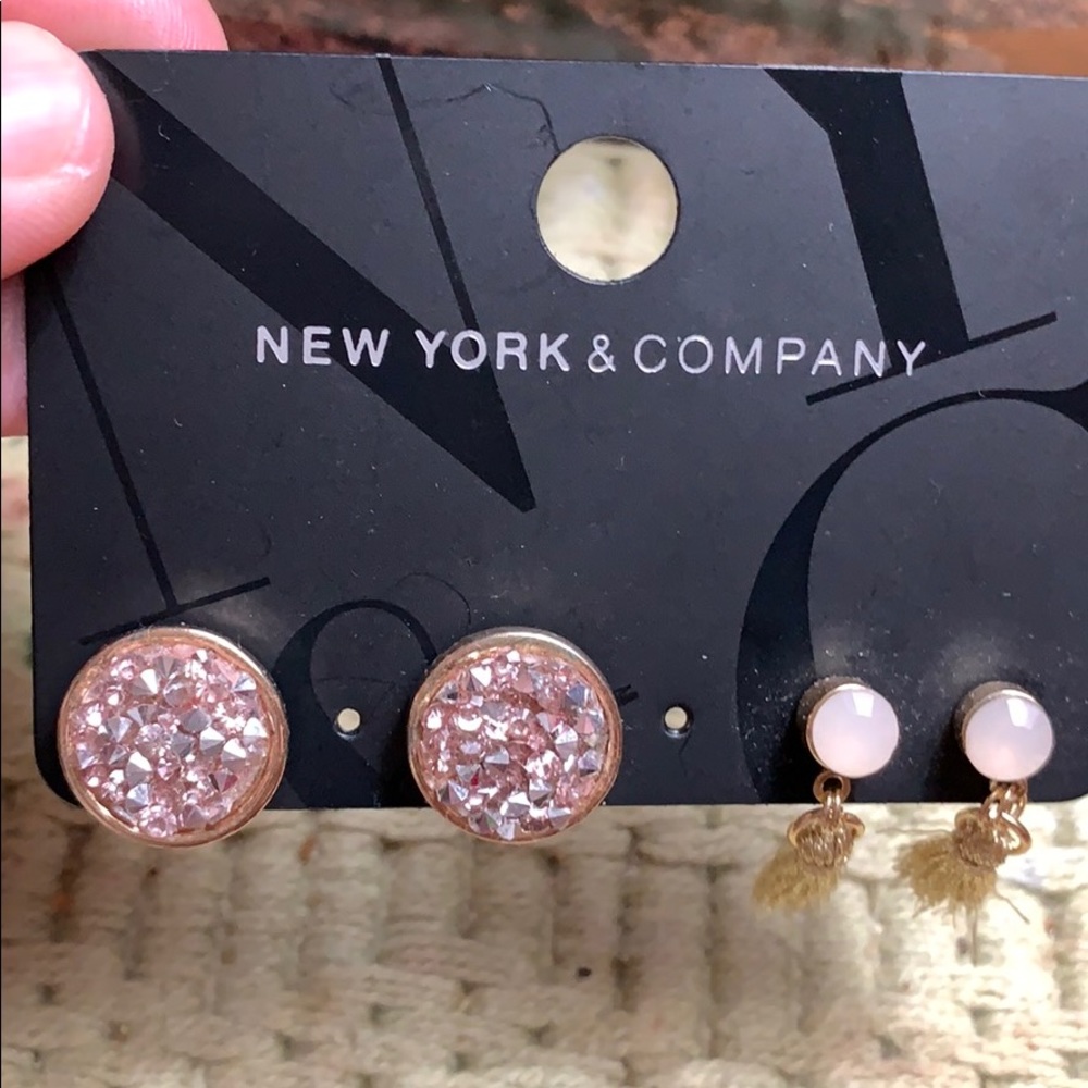 NWT...New York and company earring set .